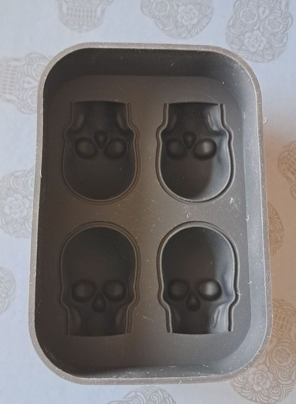 service &agrave; ap&eacute;ritif t&ecirc;te de mort mexicaine calaveras 
Cuisine