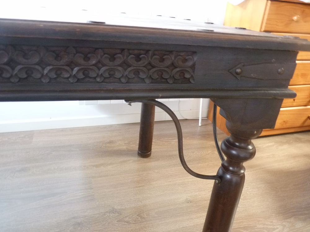 Belle table salle &agrave; manger gothique bois Meubles