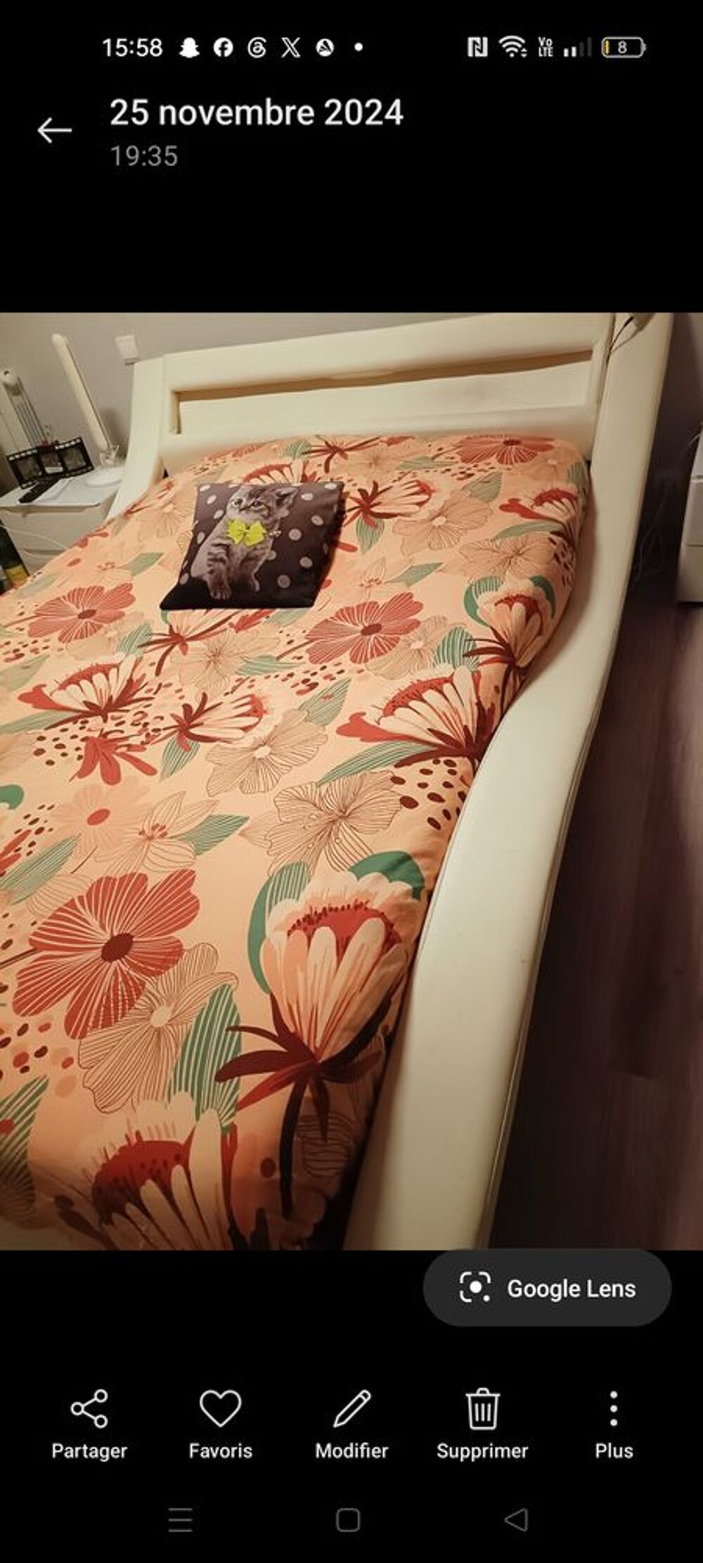 Lit blanc 2 places avec matelas bon &eacute;tat Meubles