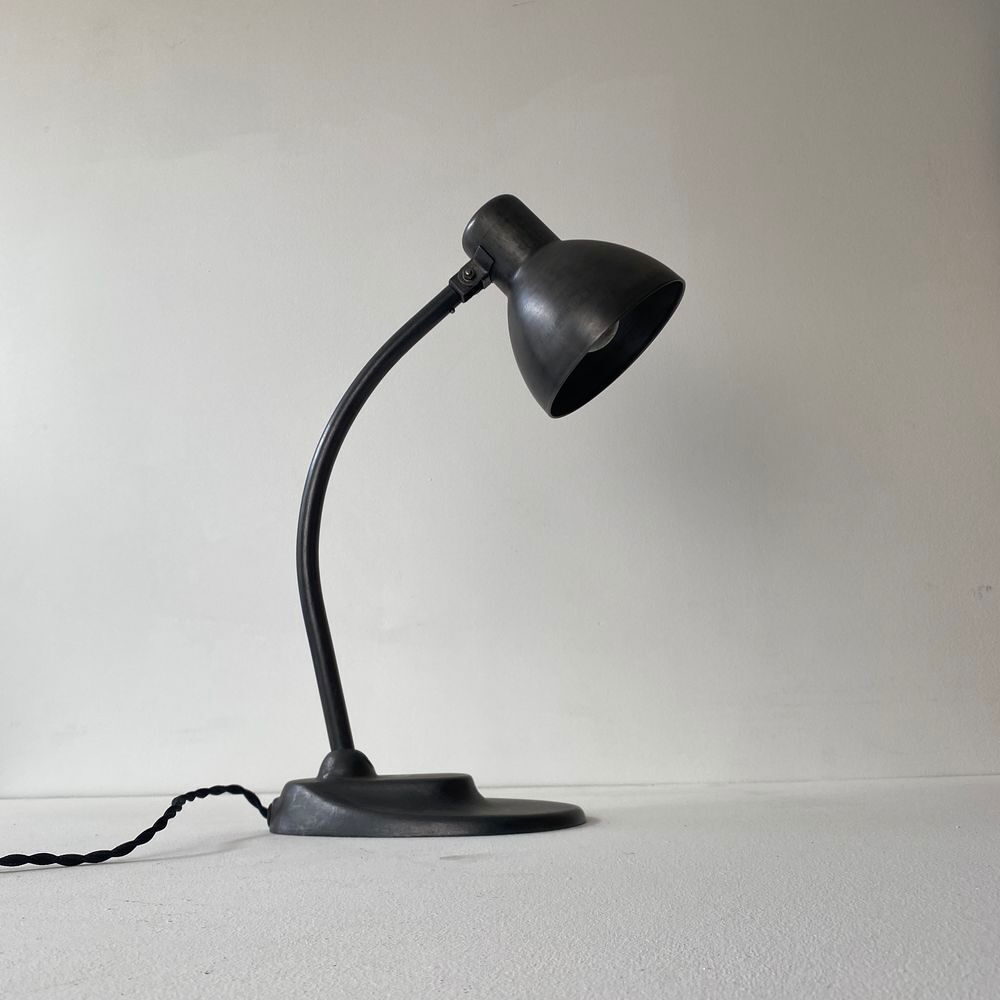 ANCIENNE LAMPE DE BUREAU BAUHAUS "&nbsp;KANDEM&nbsp;"
Décoration