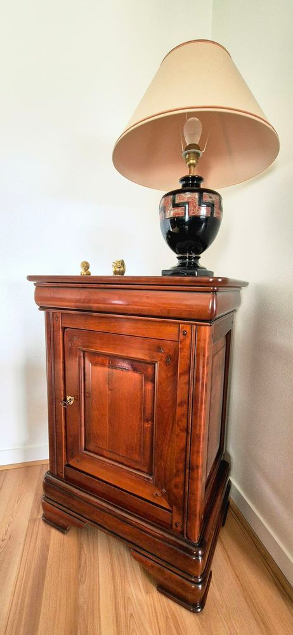 ensemble complet de mobilier de salle &agrave; manger en merisier Meubles