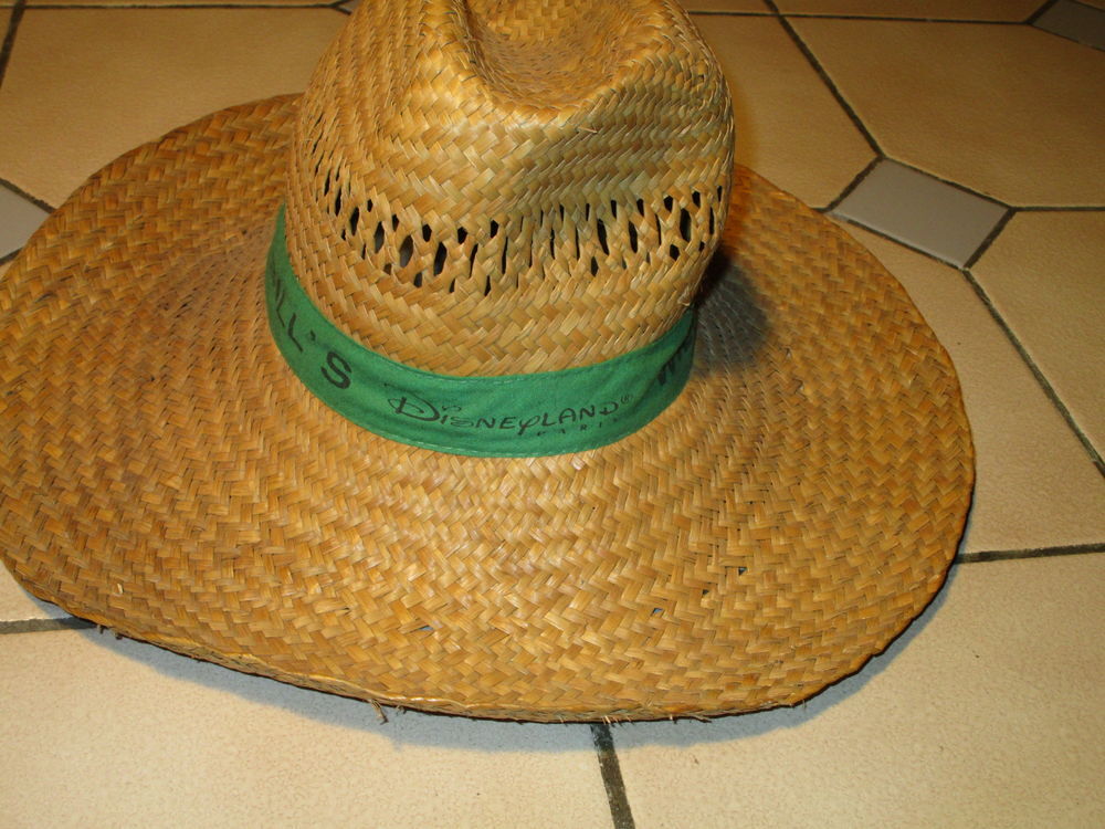 VIEUX CHAPEAU 1992"BUFFALO BILL'S " DISNEY WILD WEST SHOW 