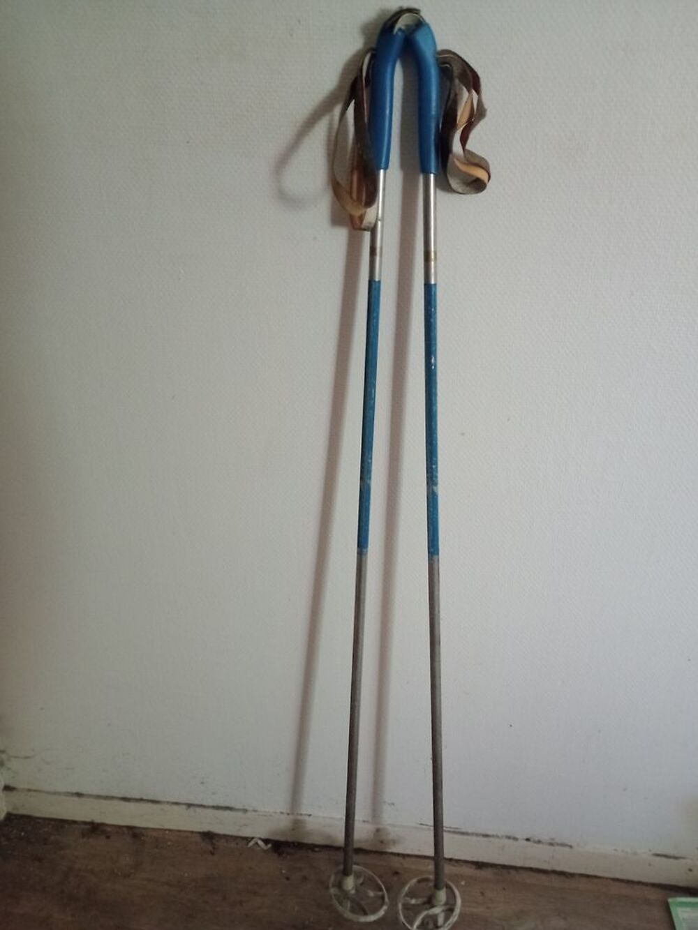 Ventes de skis kastle proteam avec b&acirc;tons de skis. Sports