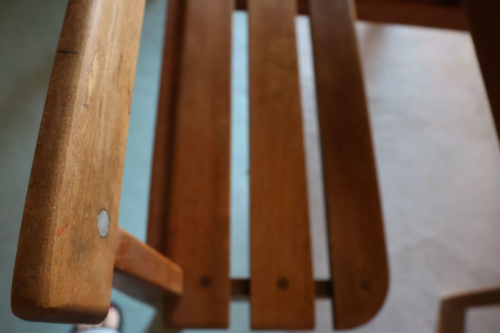 Tr&egrave;s beau bureau d'&eacute;colier double en noyer blond massif Meubles