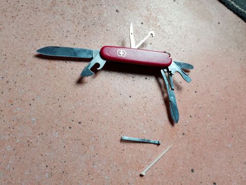 Couteau Suisse victorinox multilames officier 25 Saint-Jean-de-Fos (34)