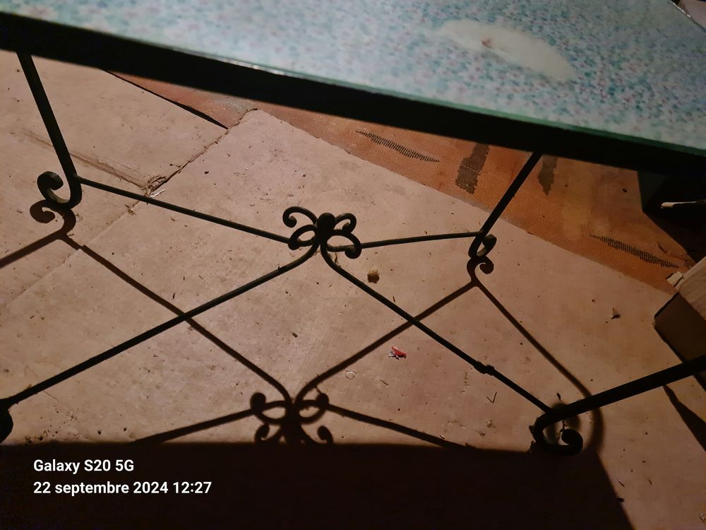 PETITE TABLE EN FER FORGE Meubles