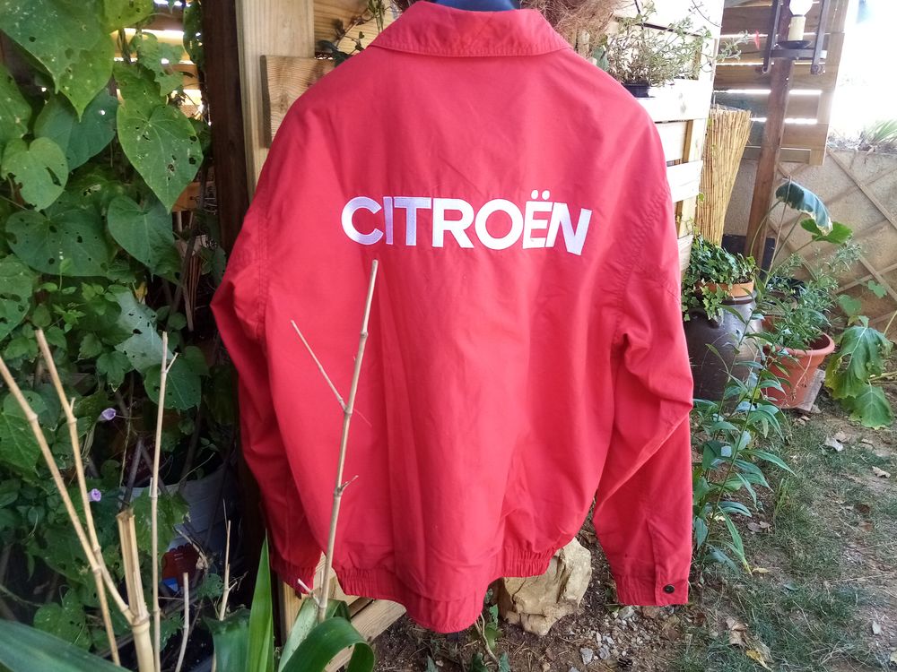tr&egrave;s beau blouson pratiquement neuf Vêtements