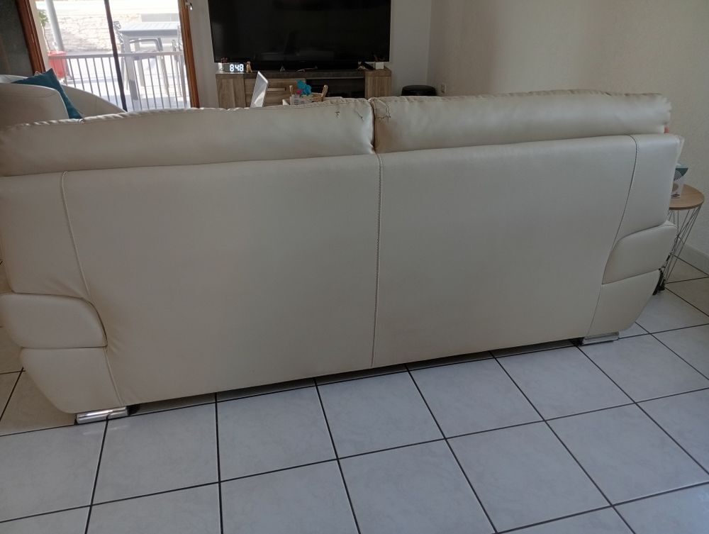CANAPE SIMILI CUIR BEIGE
Meubles