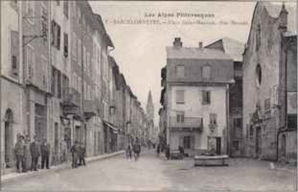 CPA 04, BARCELONNETTE N&deg;7 - Place St-Maurice, Rue Manuel 