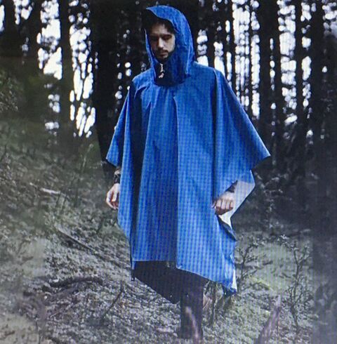 Cape en polyester l�ger et imperm�able avec rev�tement argen 12 Versailles (78)