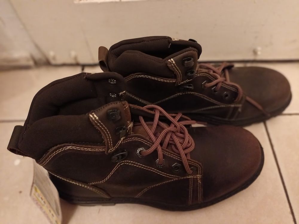 Chaussures s&eacute;curit&eacute; montantes homme taille 43 jamais servies Chaussures