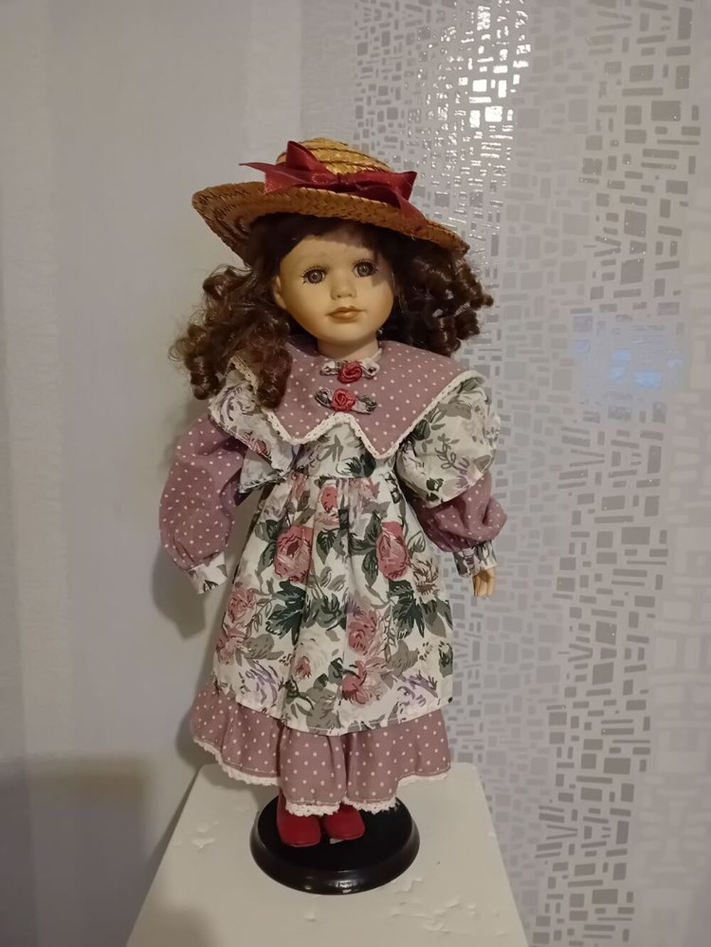 Lot de poup&eacute;e en porcelaine 