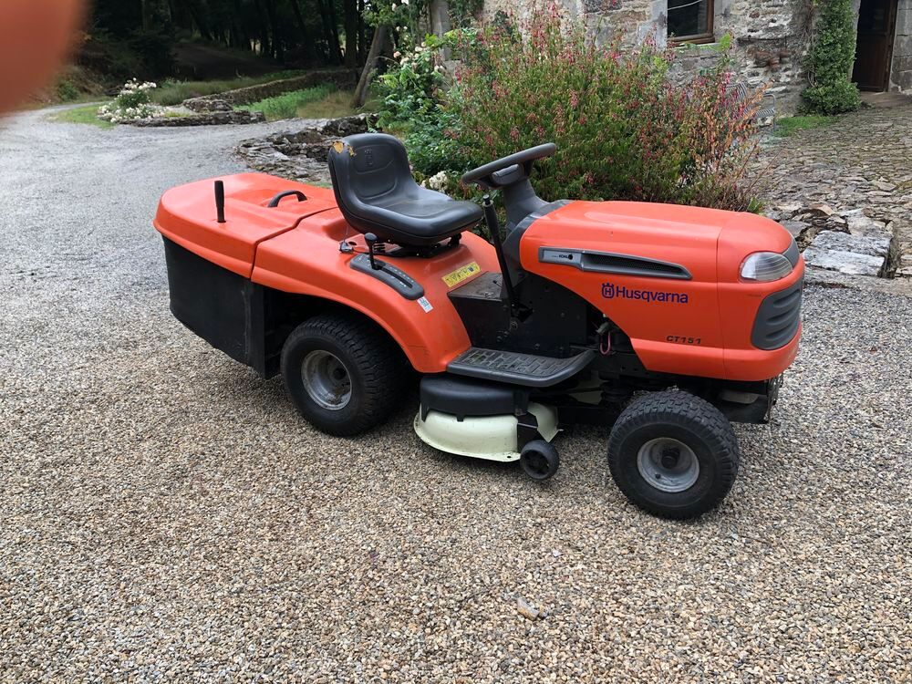 Tracteur tondeuse Husqvarna CT151 
Jardin