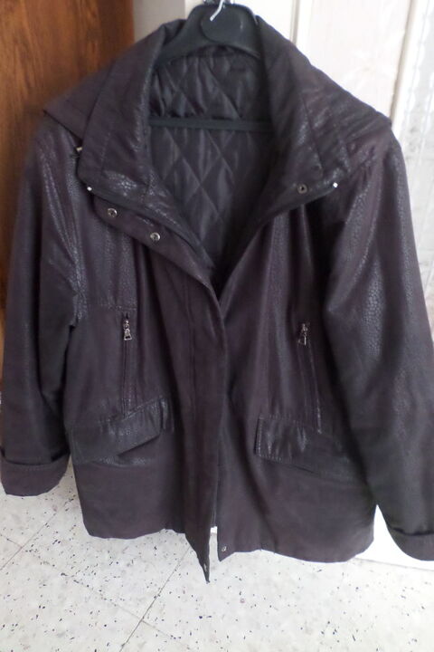 Veste chaude 3/4, avec capuche amovible
18 Vend�me (41)