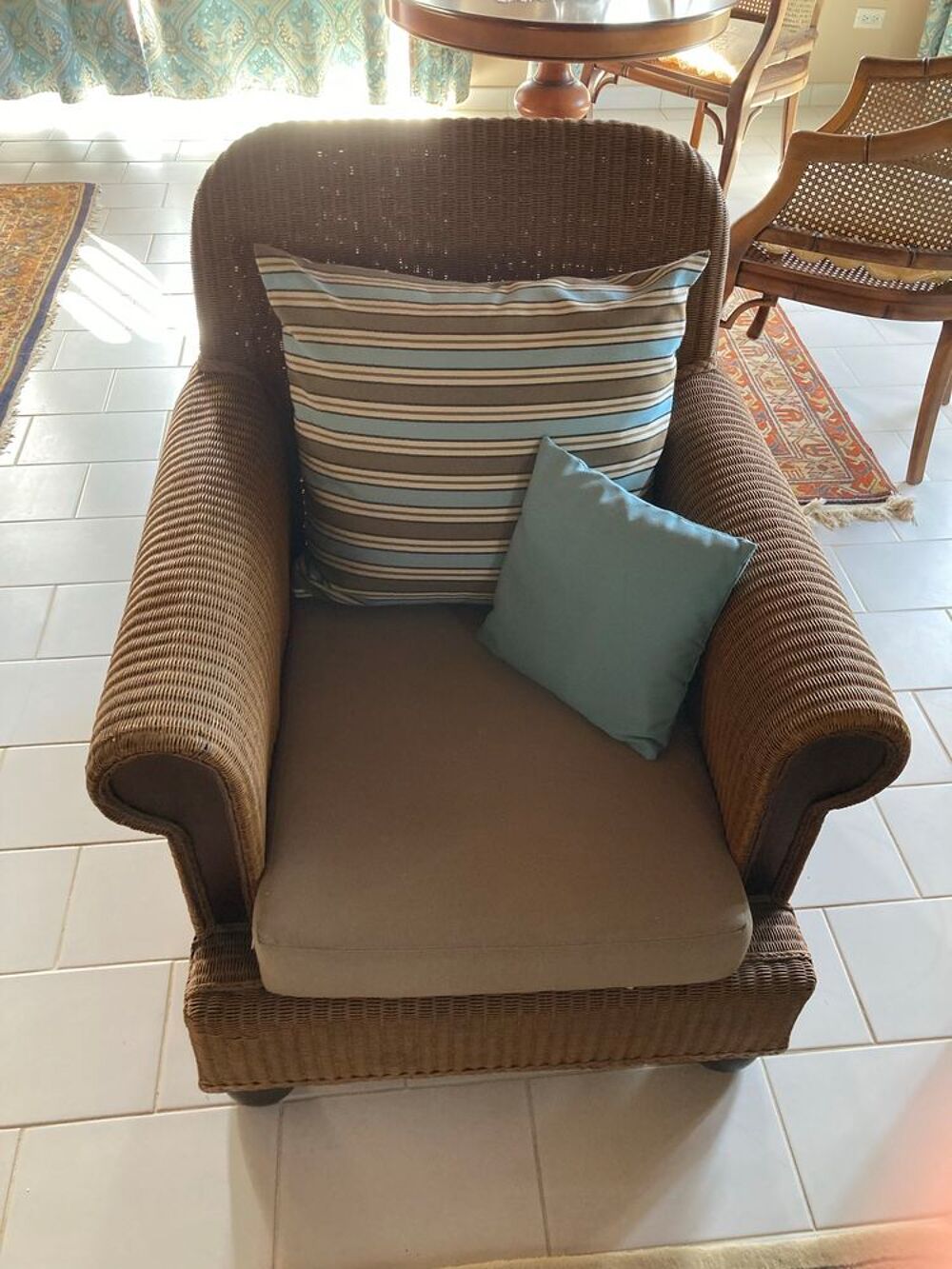 Salon : canap&eacute; et 2 fauteuils Meubles