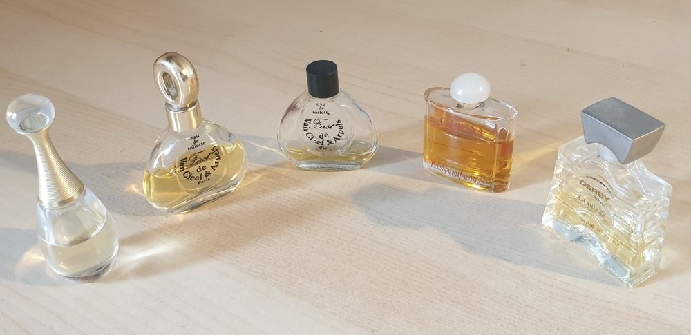 lot de 5 miniatures de parfum, &agrave; moiti&eacute; pleines 