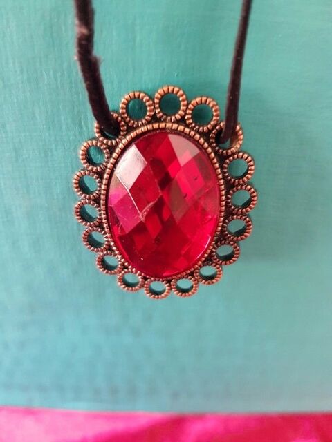 Collier pierre rouge monture couleur bronze neuf monter sur 2 Viriat (01)