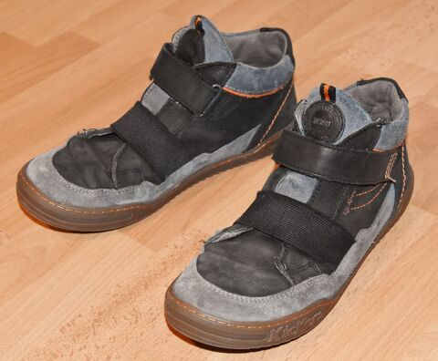  KICKERS.  Chaussures avec fermeture scratchs.  Pointure: 38 20 Gujan-Mestras (33)