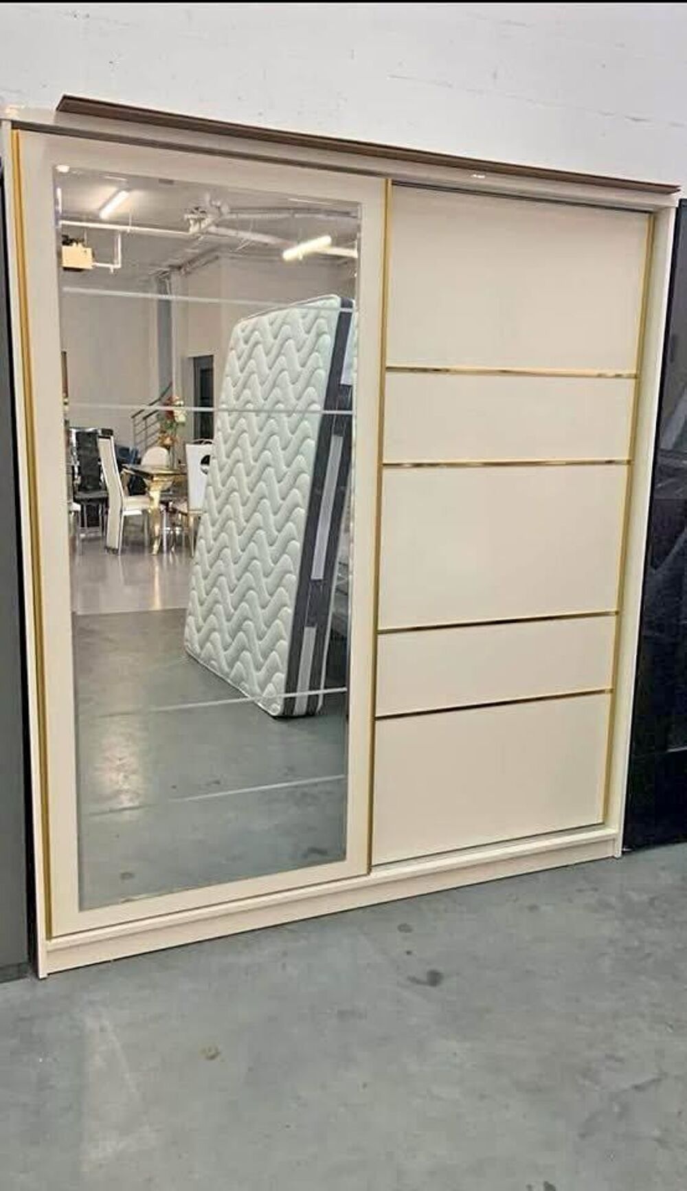 Armoire porte coulissante tout neuf avec livraison Meubles