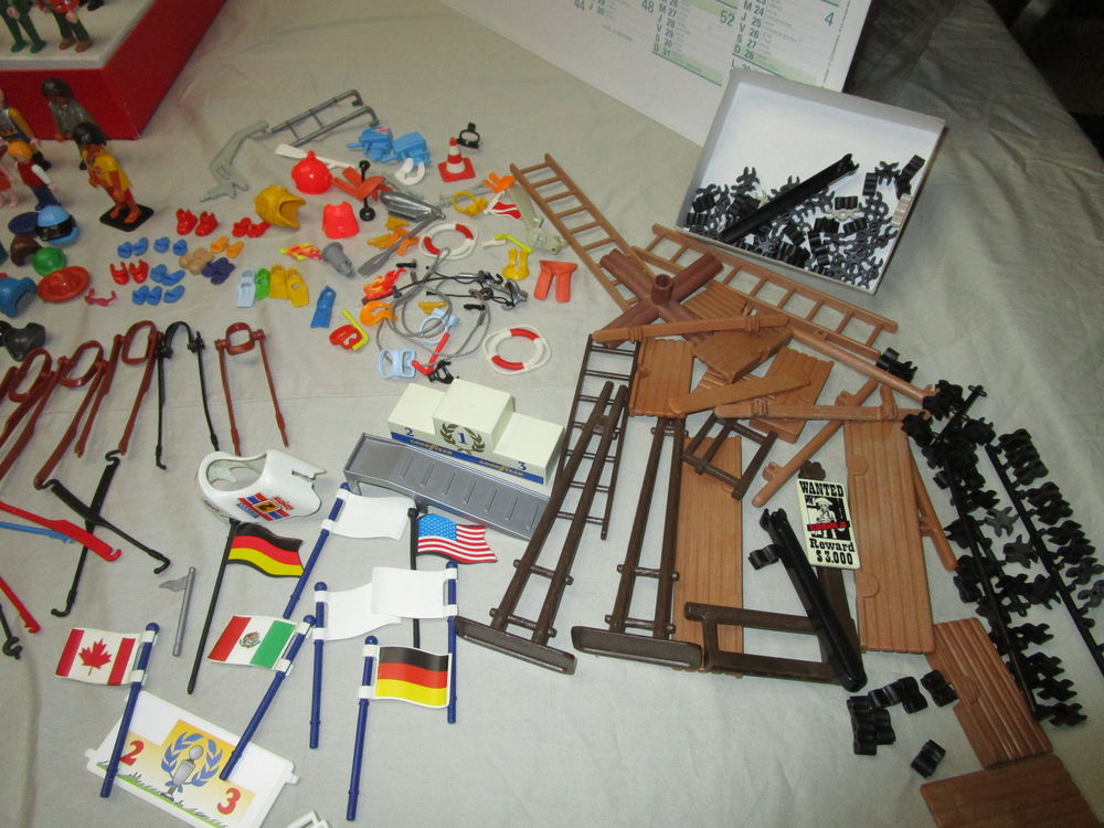 GROS LOT ACCESSOIRES PLAYMOBIL Jeux / jouets