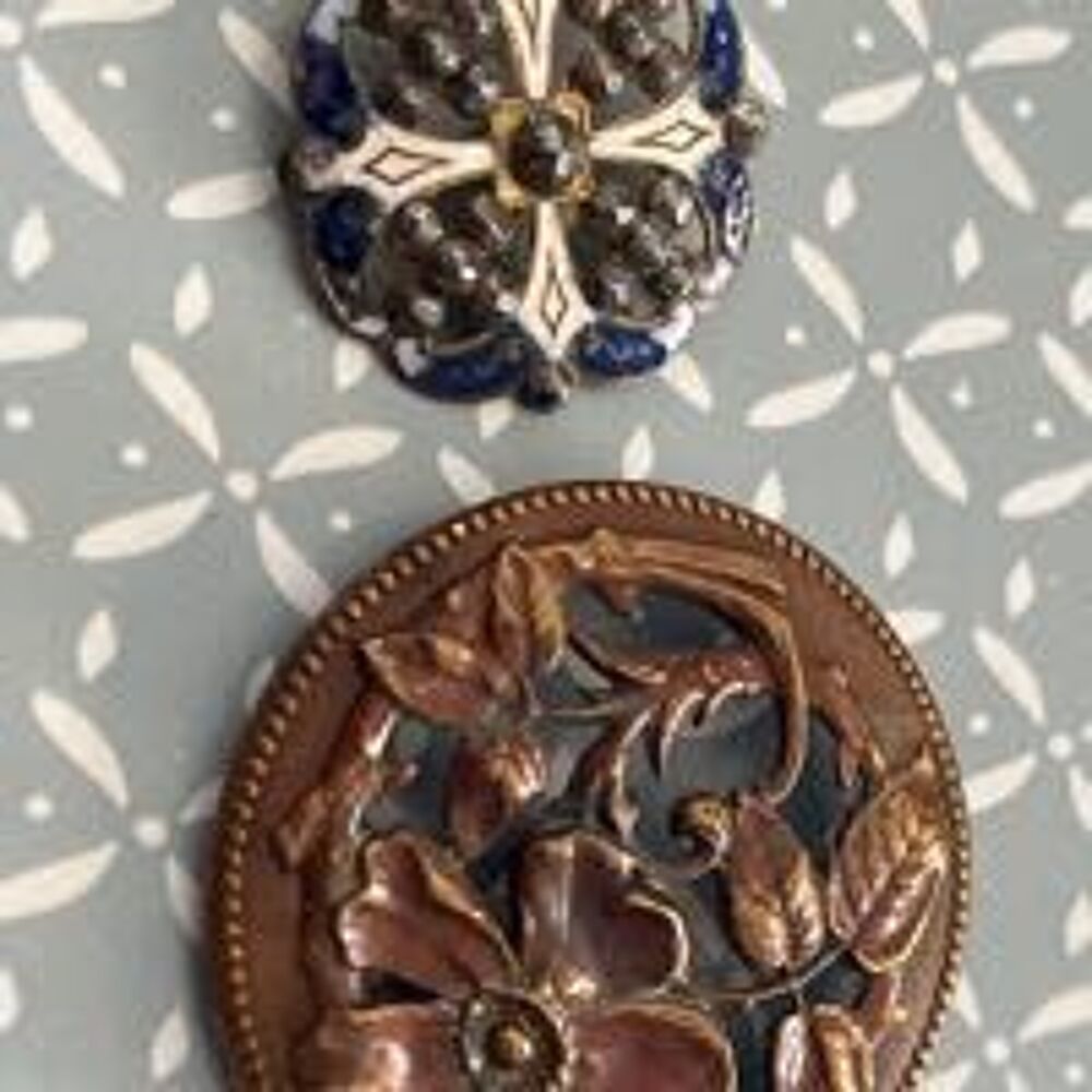 lot, cinq boutons ancien 