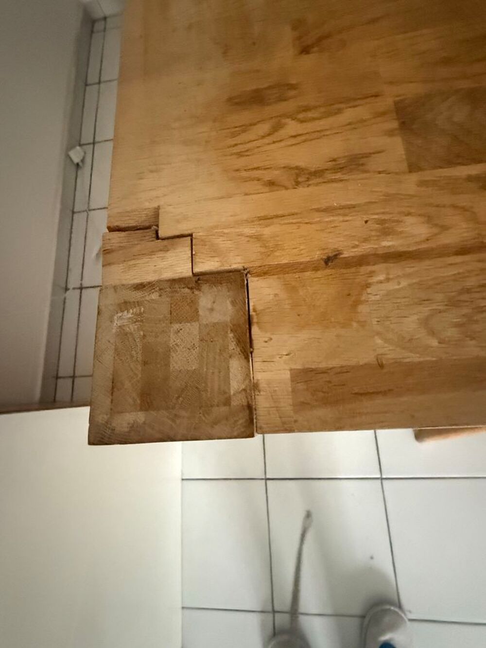 Table carr&eacute;e 120*120cm Meubles