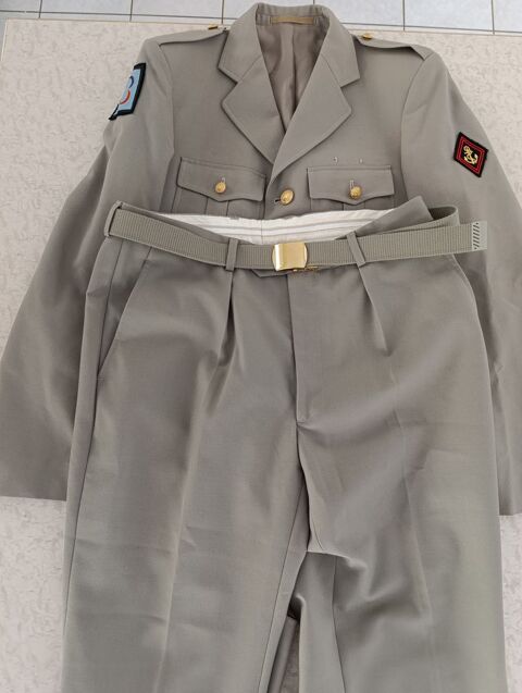 Uniforme militaire ( Arm�e Francaise) Infanterie de Marine 0 Saint-Georges-l�s-Baillargeaux (86)