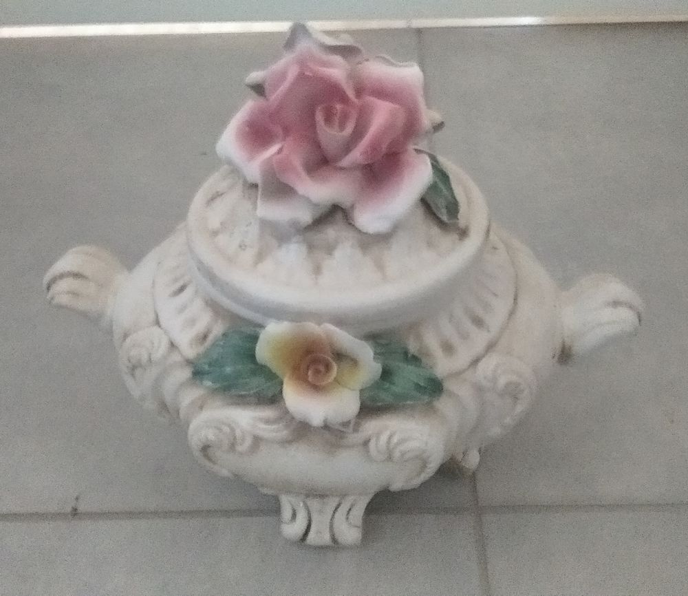 Vase et soupi&egrave;re Décoration