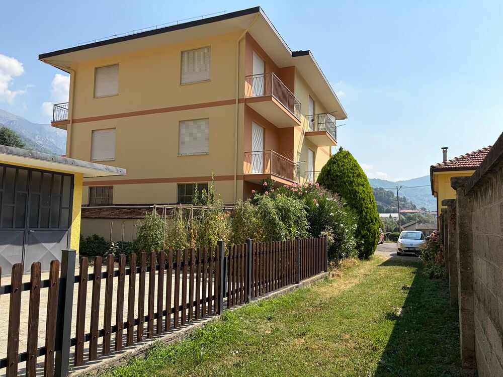 Vente Villa Villa de 2 appartements située en Italie Pinerolo (Italie)