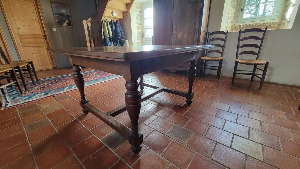 Table &agrave; manger ancienne en ch&ecirc;ne massif (6/8 personnes) Meubles