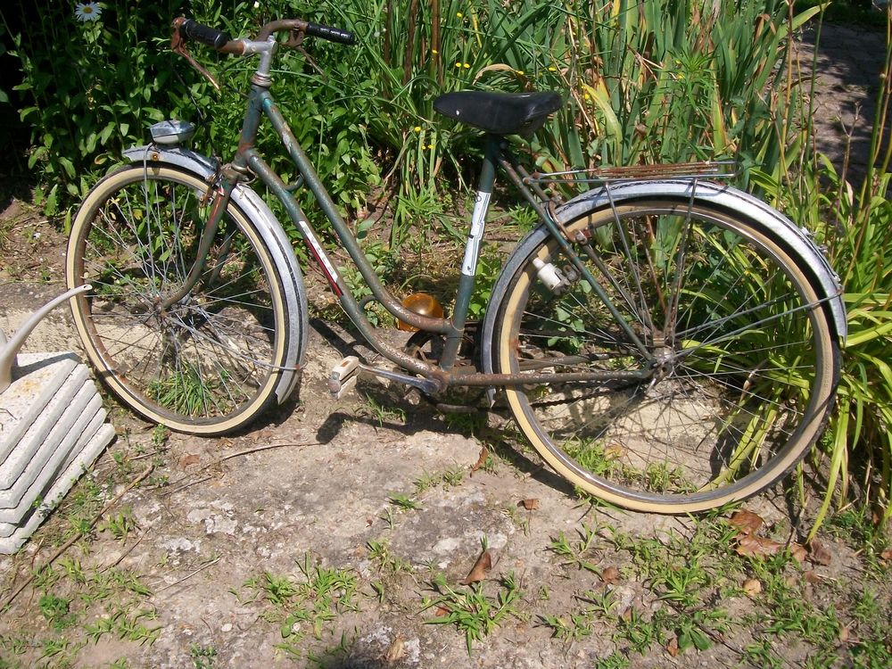 V&eacute;lo femme collection ann&eacute;es 50. 