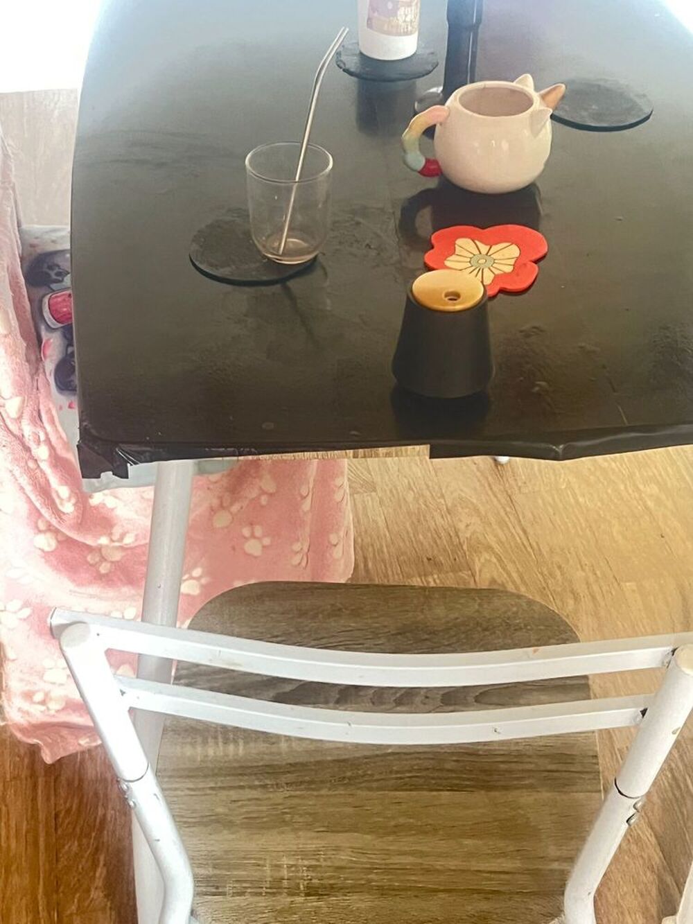 ensemble table + 4 chaises Meubles