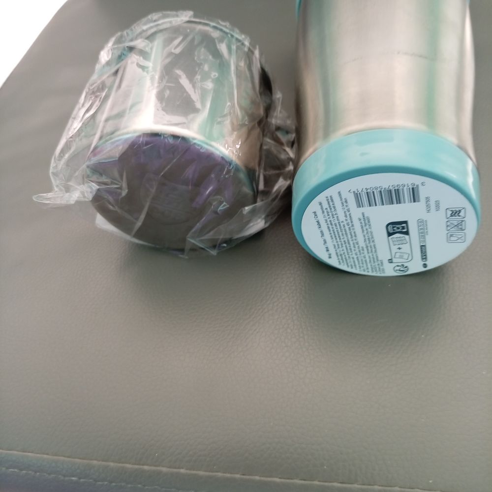 Gobelet isotherme inox et une tasse en inox Cuisine