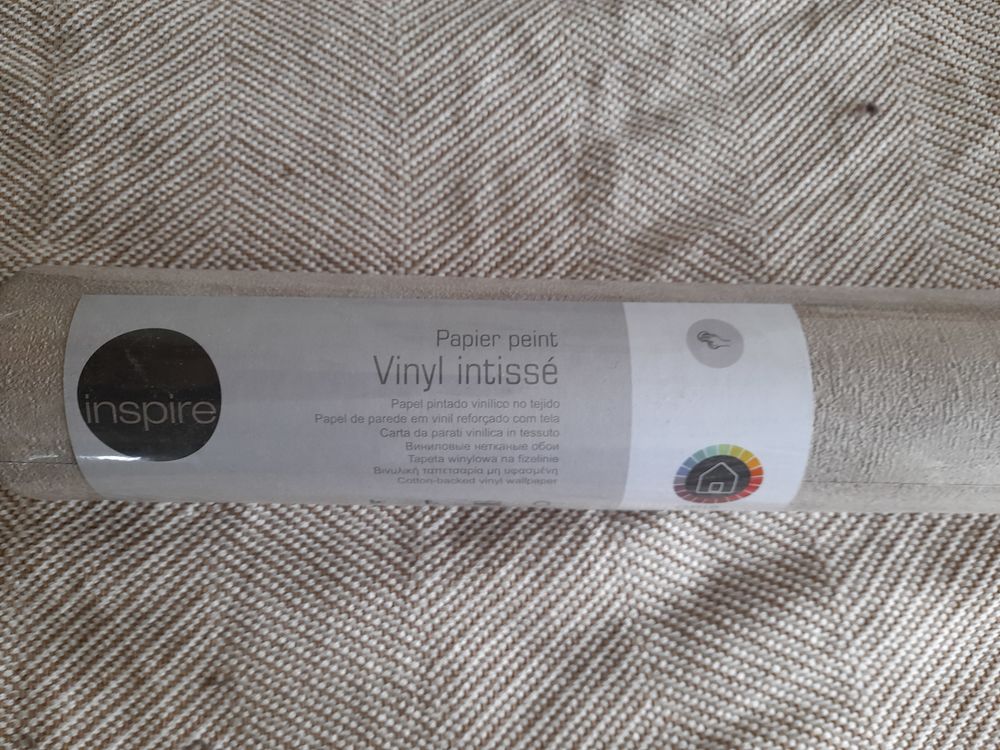 9 rouleaux de papier peint taupe uni
Décoration