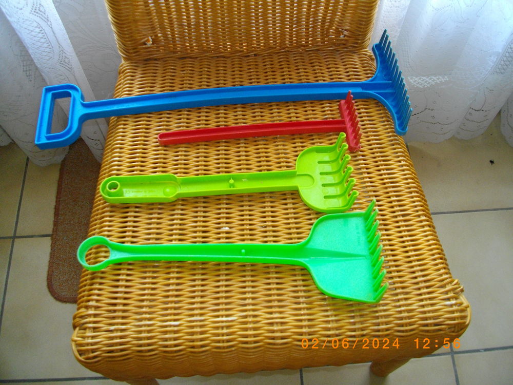 JOUETS DE BAC A SABLE ET/OU PLAGE Jeux / jouets