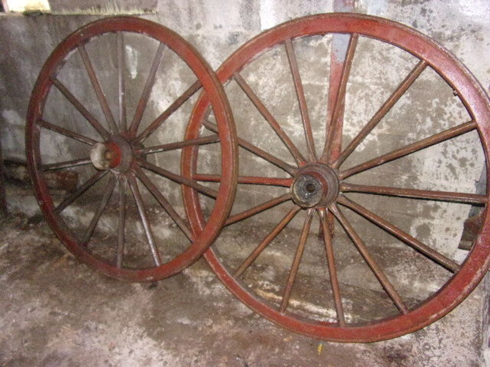 2 roues de charette ancienne bois et cerclage m&eacute;tal - tr&egrave;s Décoration