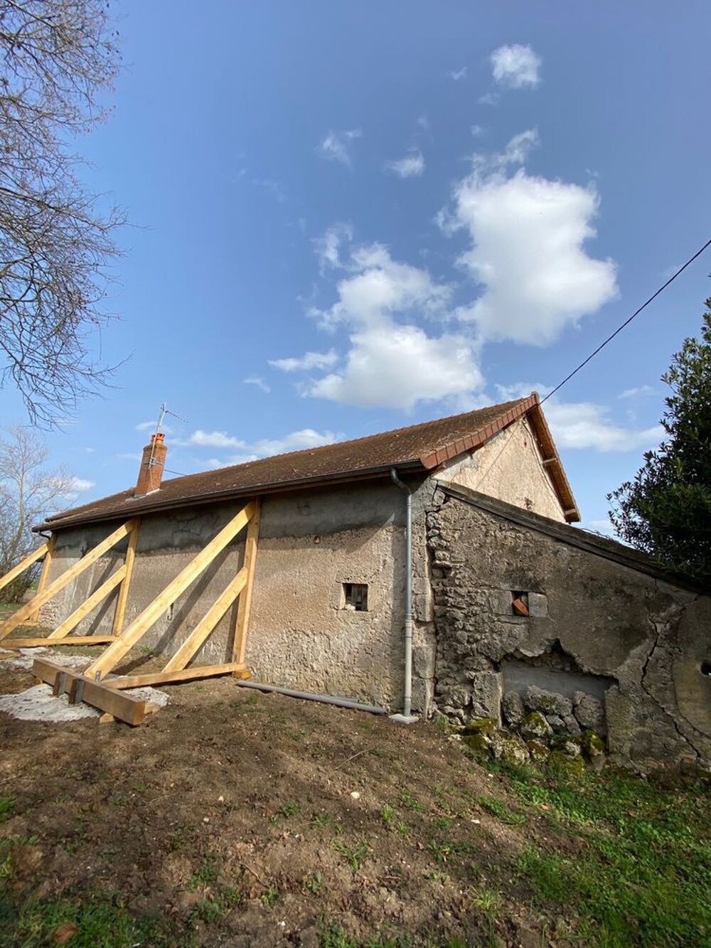 Vente Ferme FERMETTE  SINISTREE SUR TERRAIN arboré de 2570 m2 avec vue Chavroches