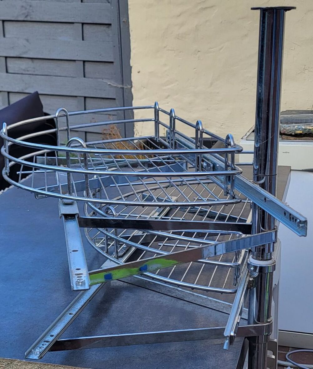 Tourniquet sous meuble d'angle cuisine Cuisine
