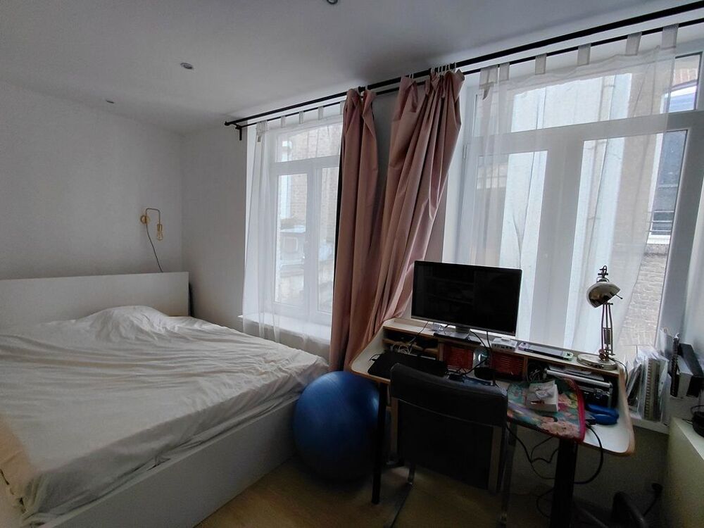 Vente Maison Charmante maison avec une cour LILLE plein Centre Lille