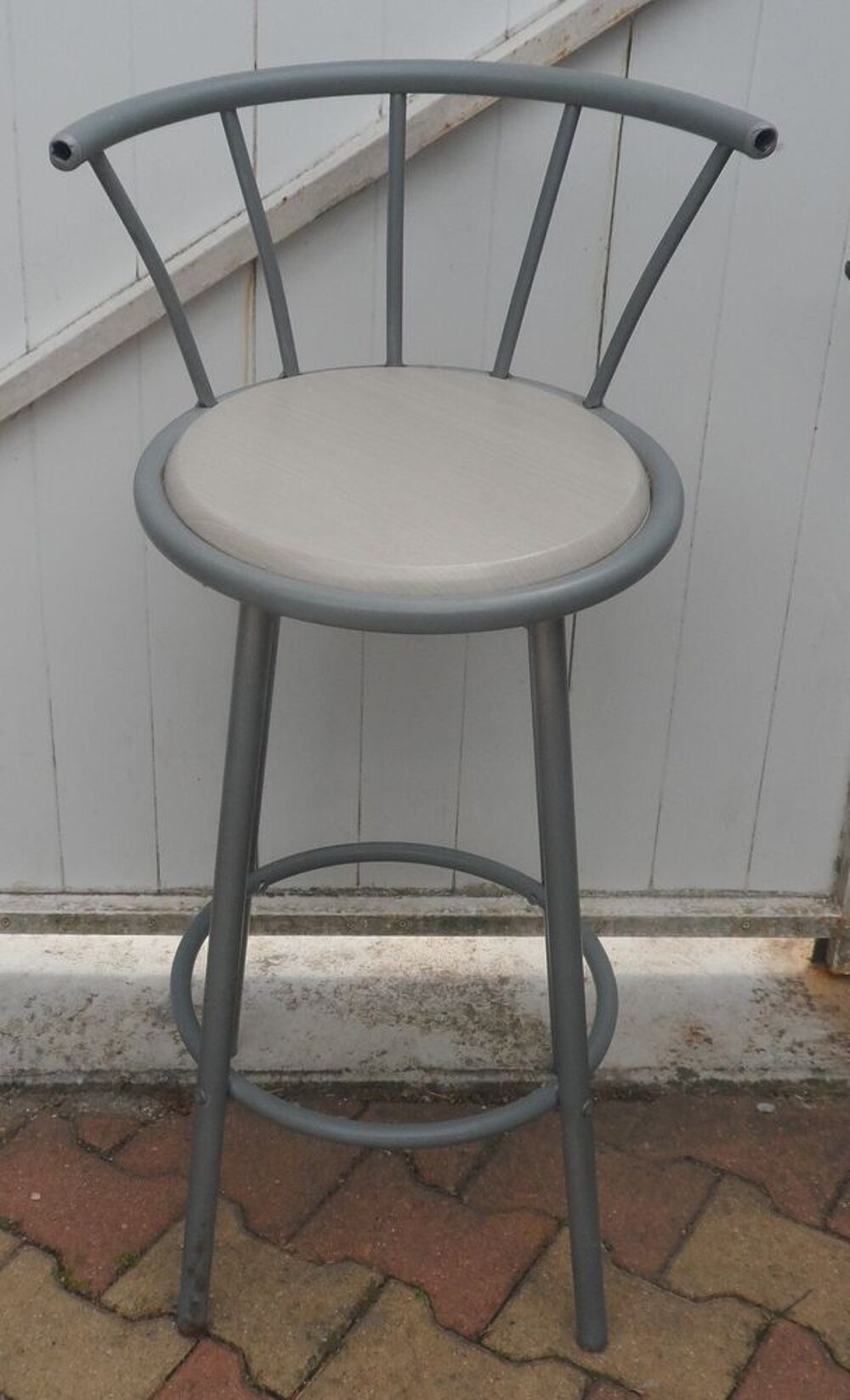 2 Chaises hautes m&eacute;tal assise en bois tournant sur roulement Cuisine