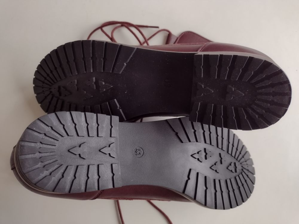 Bottines, plates &agrave; lacets neuves, cuir Chaussures