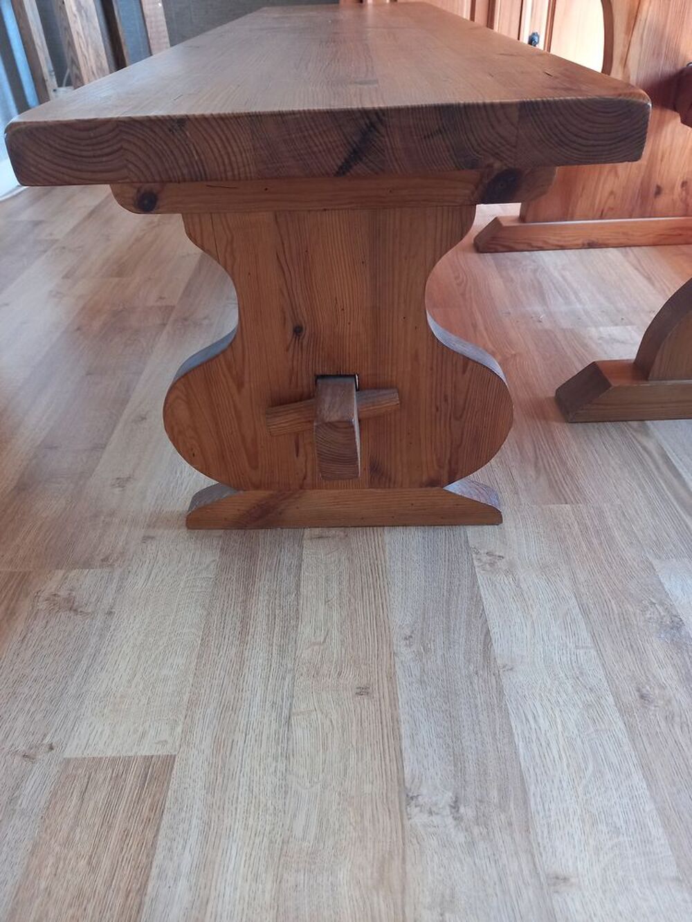 TABLE ET SES DEUX BANCS STYLE MONASTERE Meubles