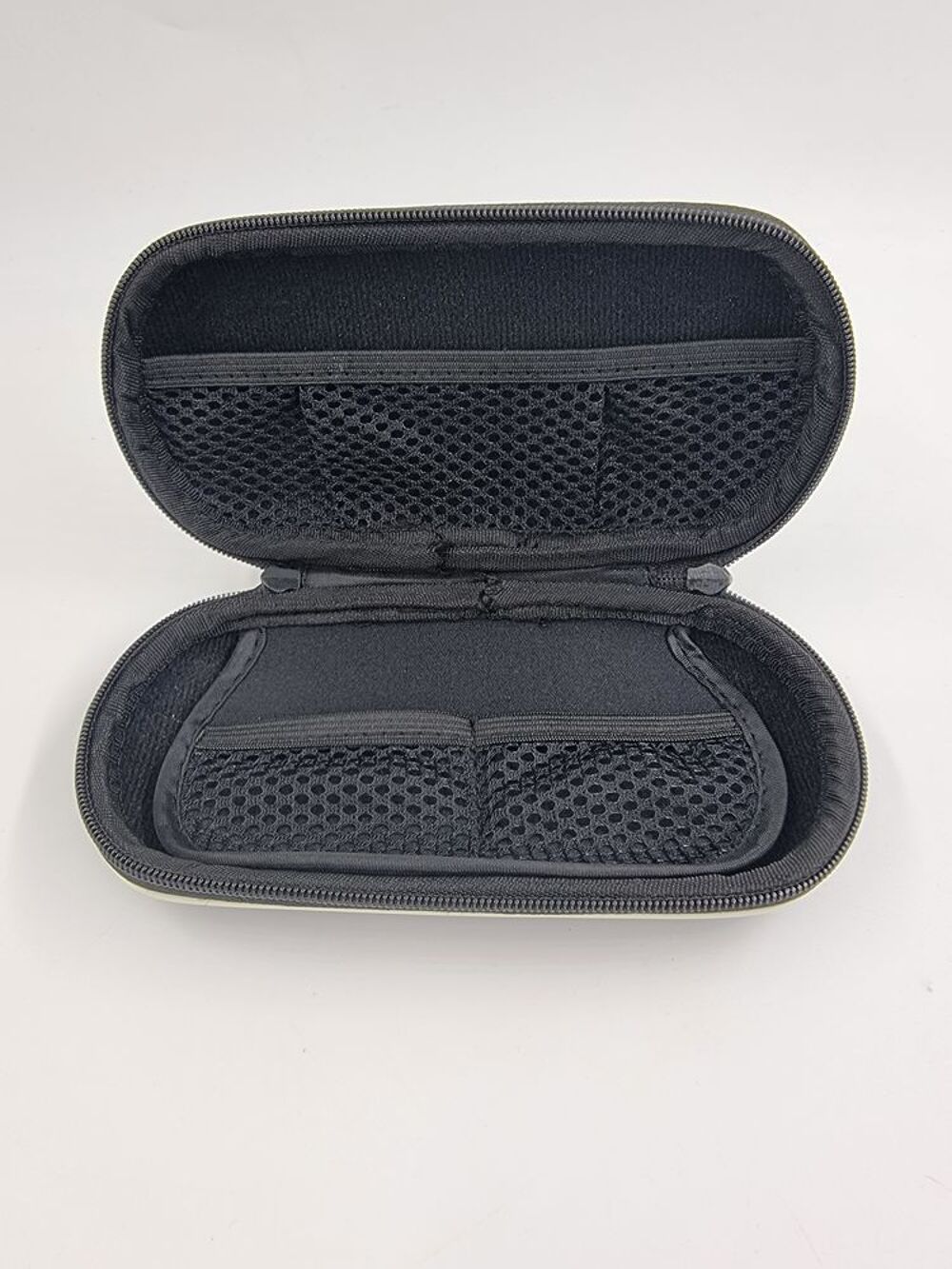 Accessoire pochette ou housse de protection noire pour PSP Consoles et jeux vidéos