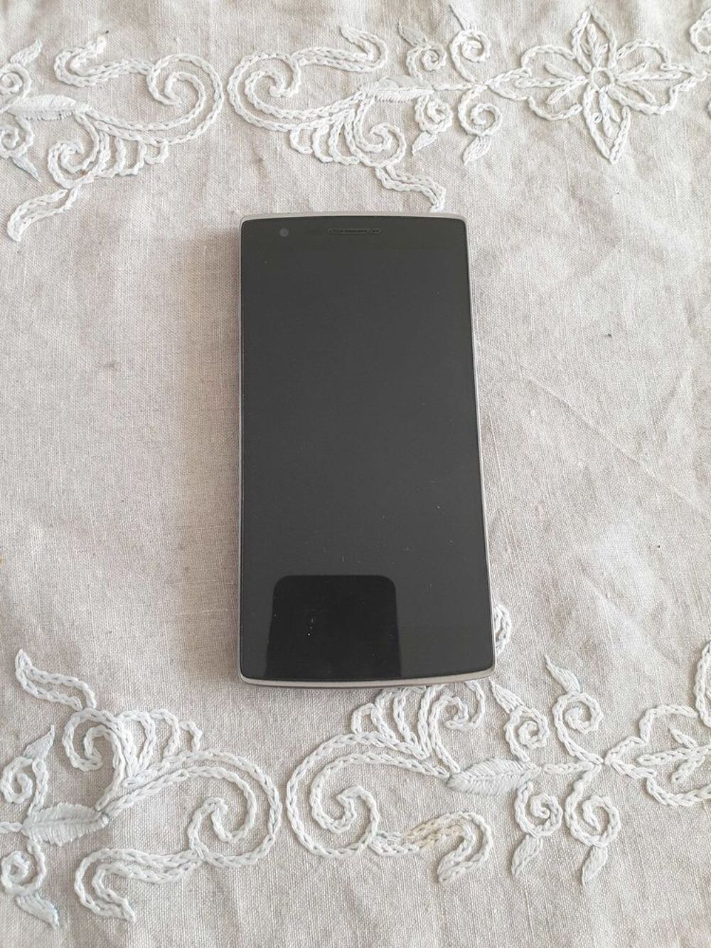 T&eacute;l&eacute;phone One+ Téléphones et tablettes
