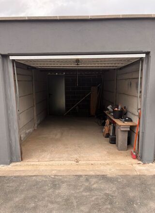  Parking / Garage à louer 15 m² Lille