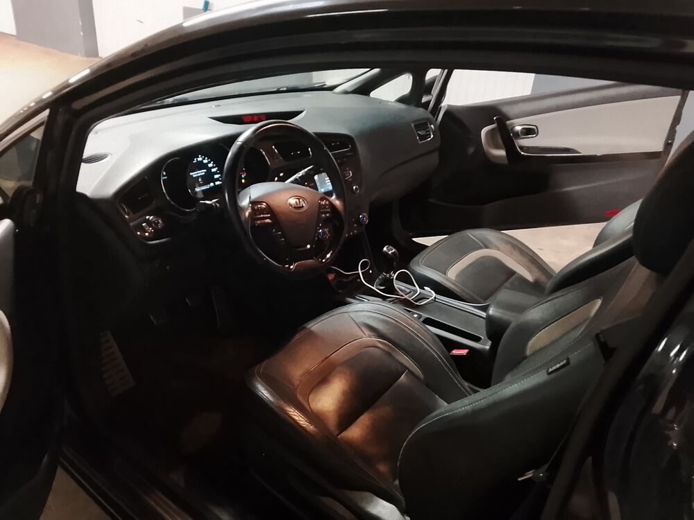 Ceed Pro_Cee'd Coup&eacute; 1.6 CRDi 128 ch Sport 2014 occasion 94600 Choisy-le-Roi