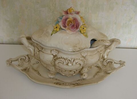 Soupi�re d�corative avec plateau et cuiller t.b.e 15 Balma (31)