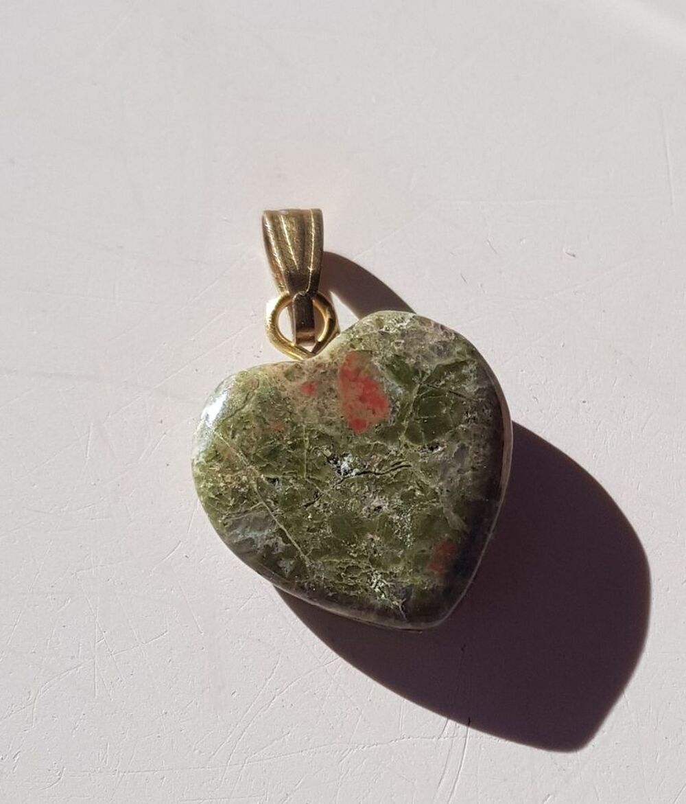 Pendentif c?ur en Unakite Bijoux et montres