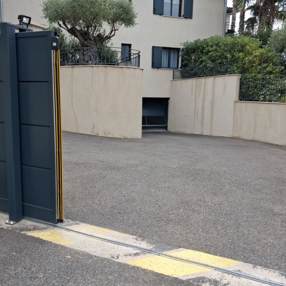 Vente Parking/Garage garage dans résidence sécurisé 
Proche du centre ville Sainte-maxime