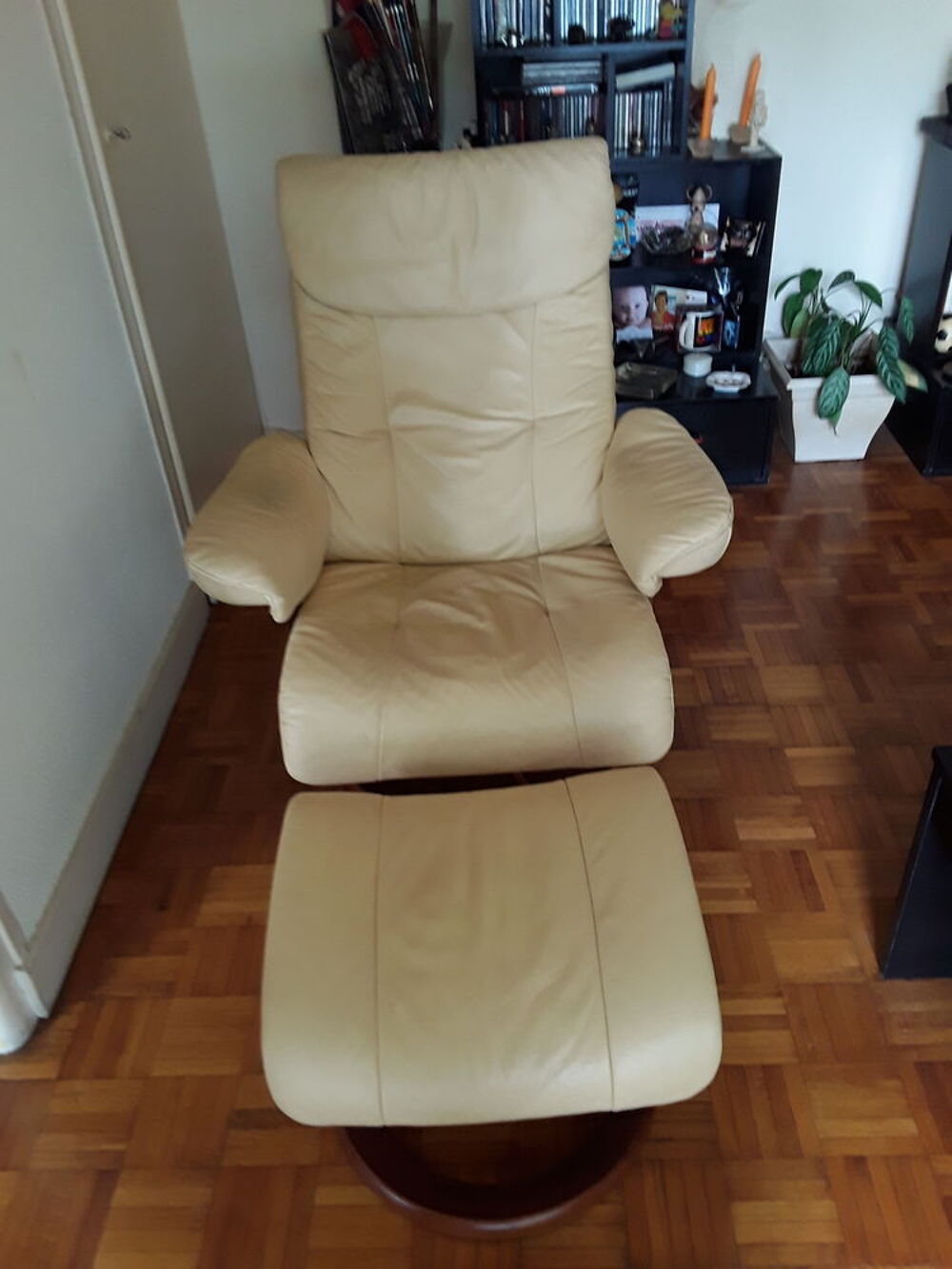 Fauteuil Stressless avec repose pied et t&eacute;tiaire Meubles